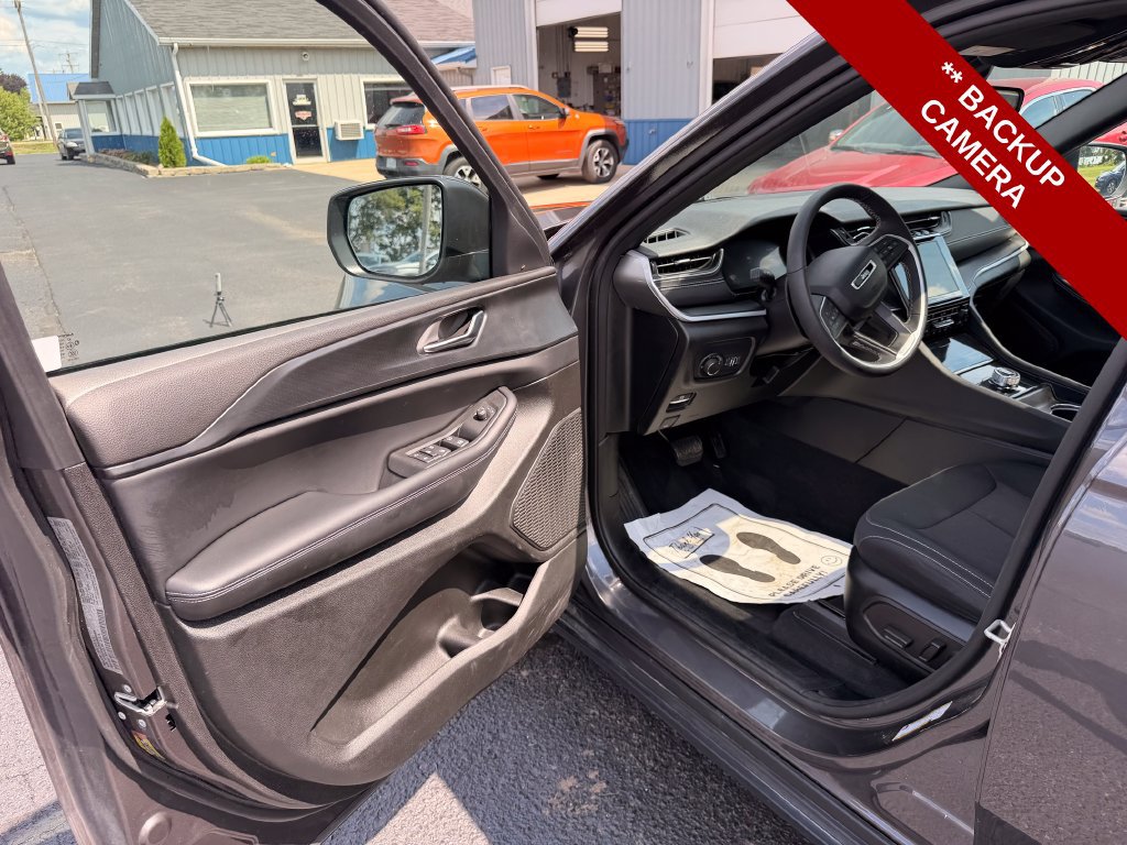 Used 2024 Jeep Grand Cherokee L Laredo w/ Luxury Tech Group I AWD/4WD image 13