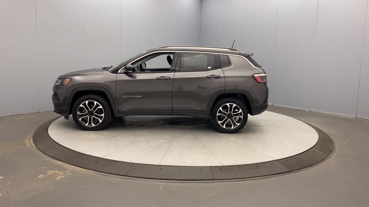 Used 2022 Jeep Compass Limited AWD/4WD image 2