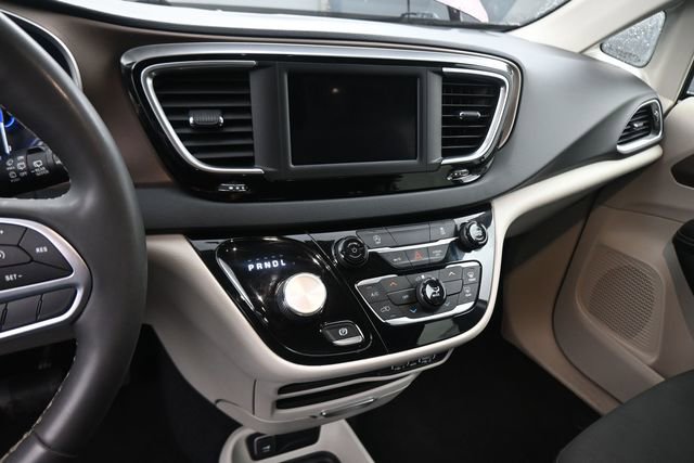 Used 2022 Chrysler Voyager LX FWD image 44
