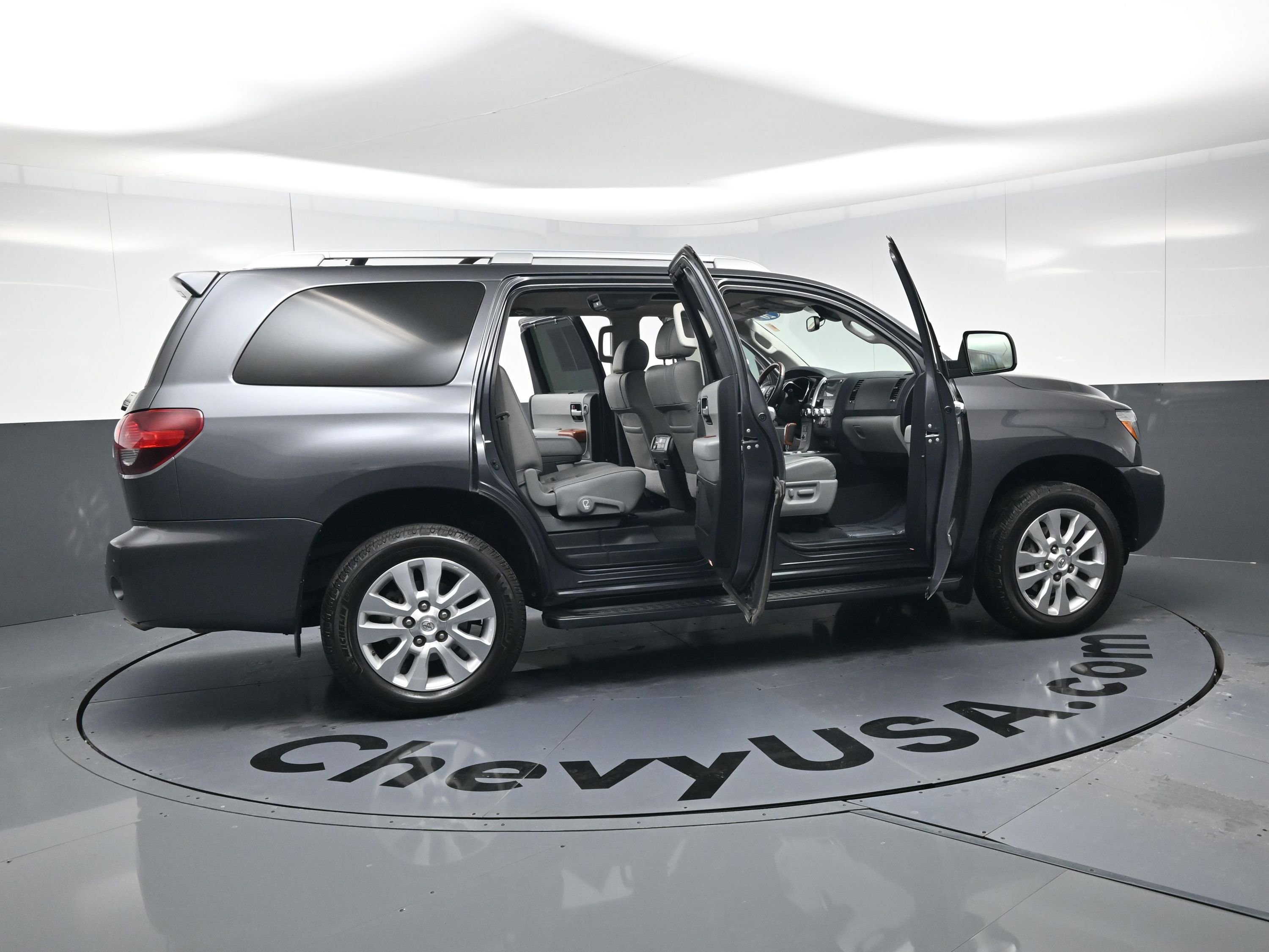 Used 2020 Toyota Sequoia Platinum image 25