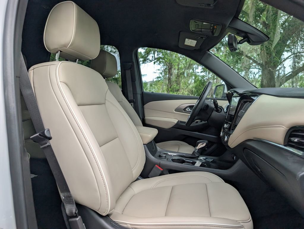 Used 2023 Chevrolet Traverse Premier FWD image 19