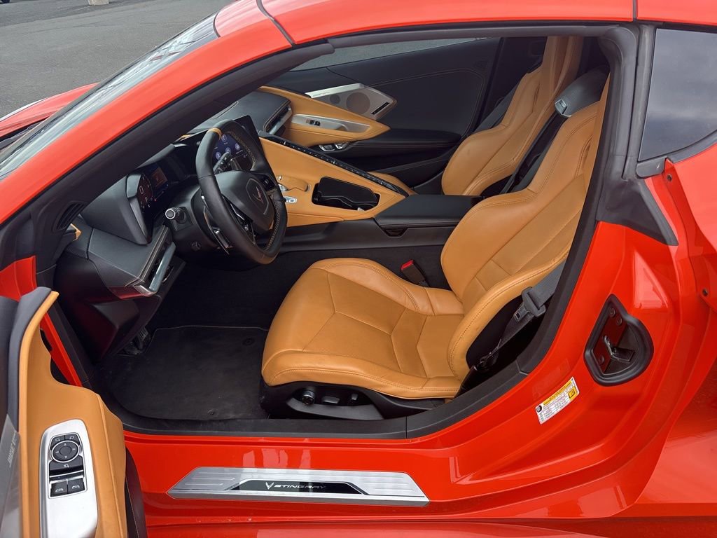 Used 2021 Chevrolet Corvette Stingray Preferred Cpe w/ Body-Colour Dual Roof Package RWD image 11