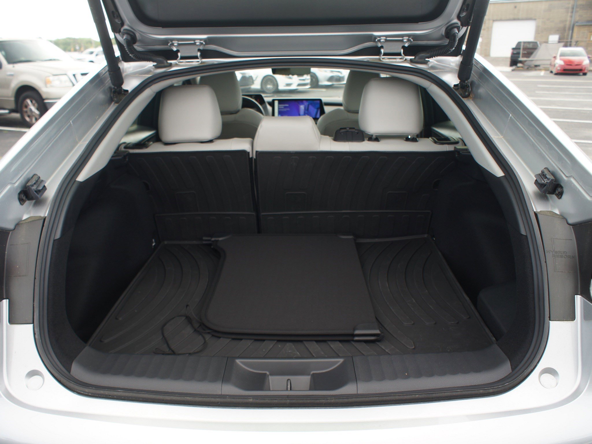 Used 2024 Toyota Prius Limited w/ Limited Premium Package FWD image 17