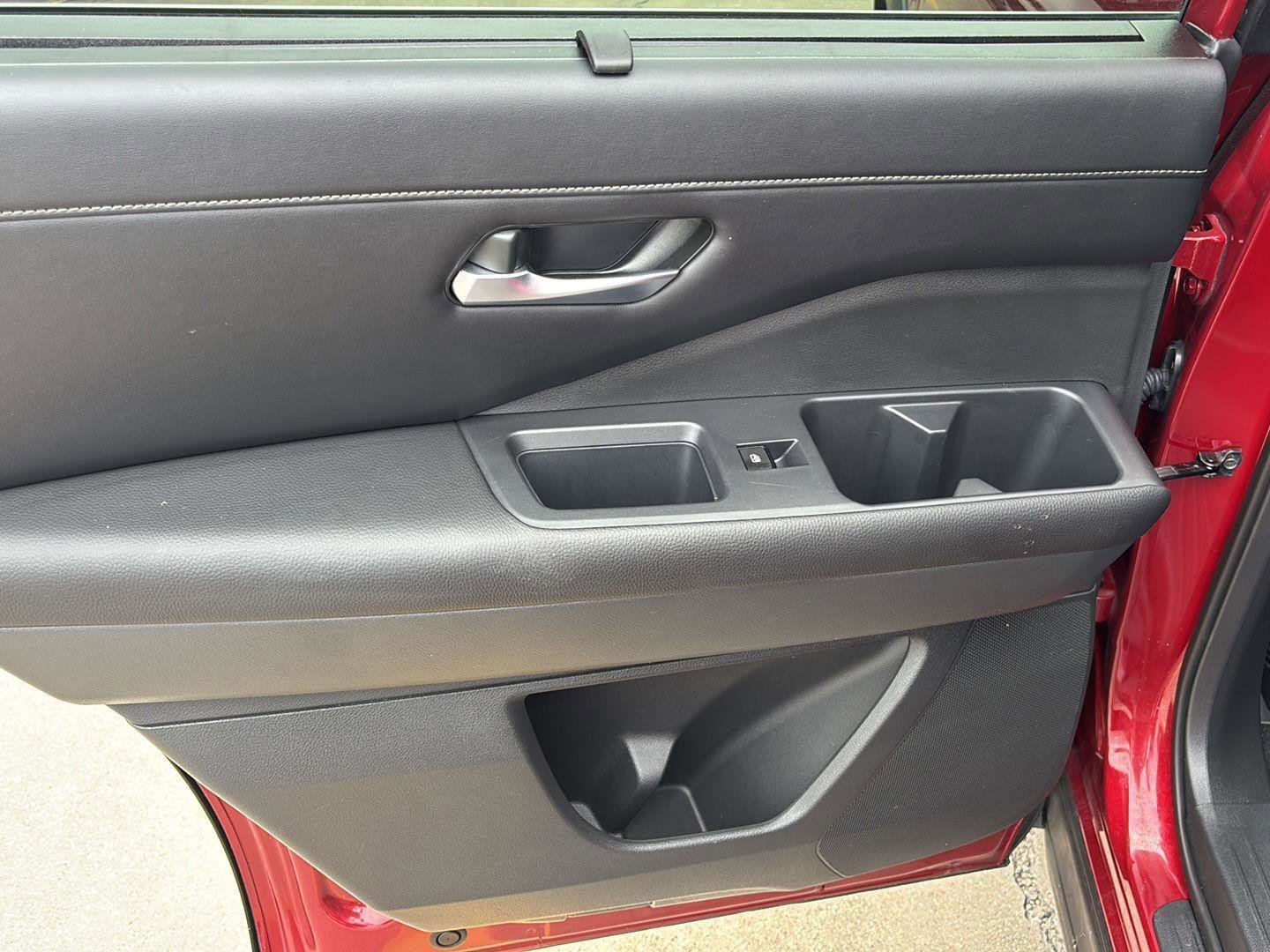 Used 2024 Nissan Pathfinder SL image 16