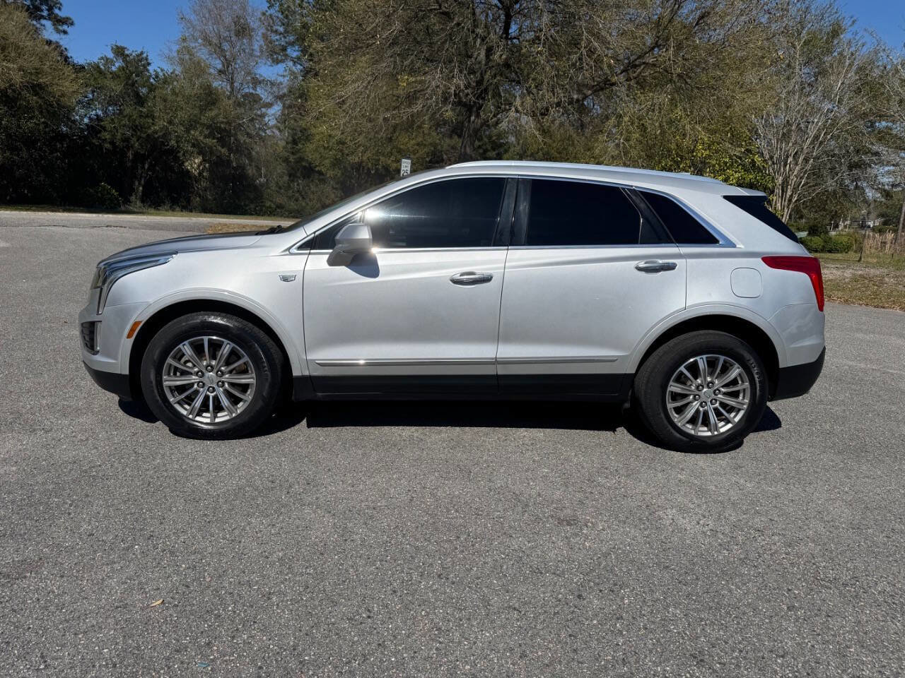 Used 2017 Cadillac XT5 Luxury image 3