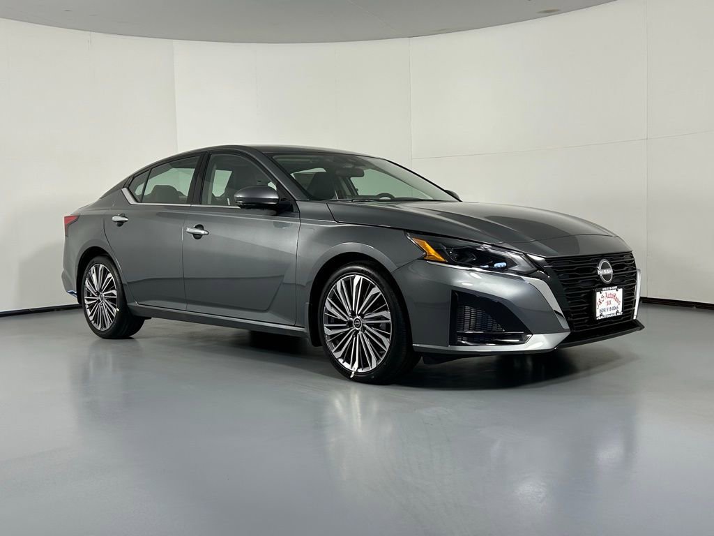 Used 2025 Nissan Altima 2.5 SL FWD image 1