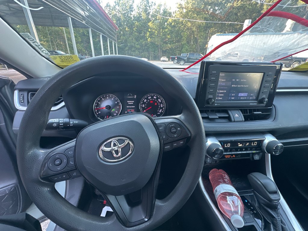Used 2021 Toyota RAV4 XLE w/ Carpet Mat Package (TMS) FWD image 12