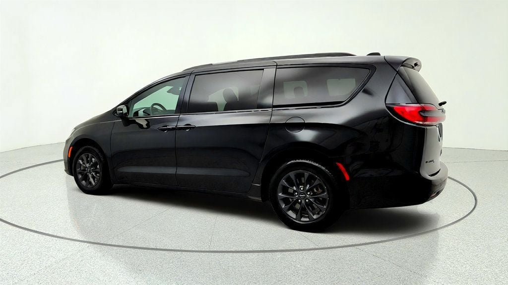 Used 2021 Chrysler Pacifica Touring-L w/ Premium & Safety Sphere Group AWD/4WD image 7