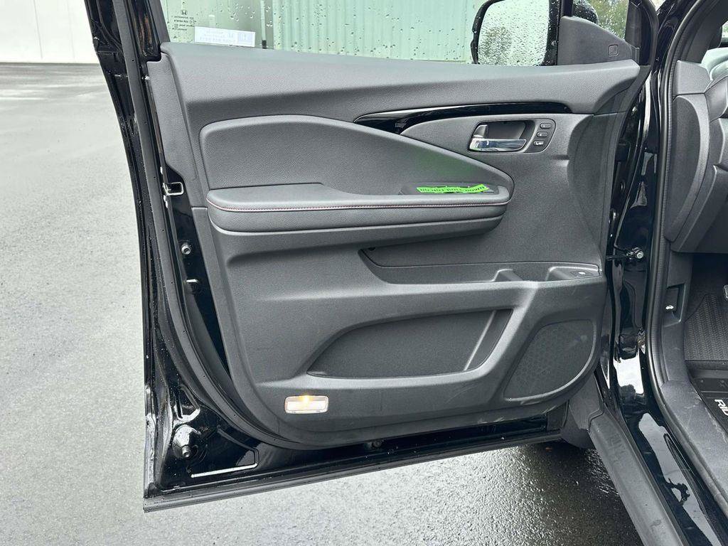 New 2026 Honda Ridgeline Black Edition image 5