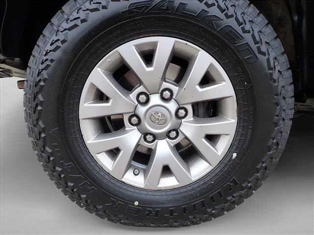 Used 2016 Toyota Tacoma SR5 w/ SR5 Appearance Package (SN) image 7