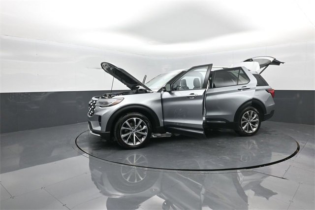 Certified 2025 Ford Explorer Platinum w/ Ultimate Package image 38