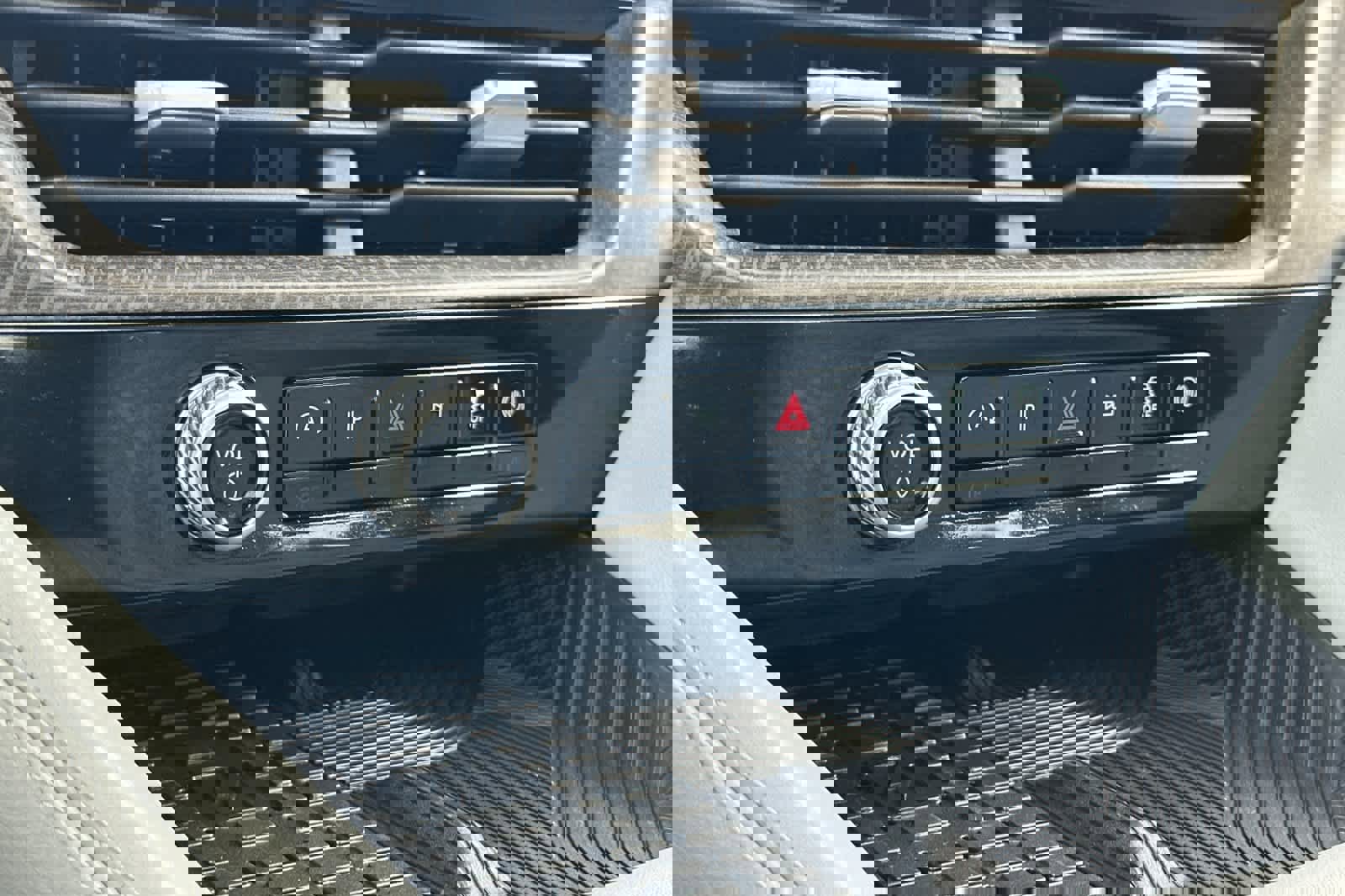 Certified 2025 Ford Explorer Platinum w/ Ultimate Package image 21