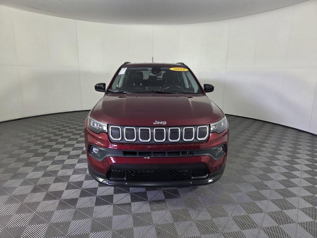 Certified 2022 Jeep Compass Latitude w/ Convenience Group AWD/4WD image 3