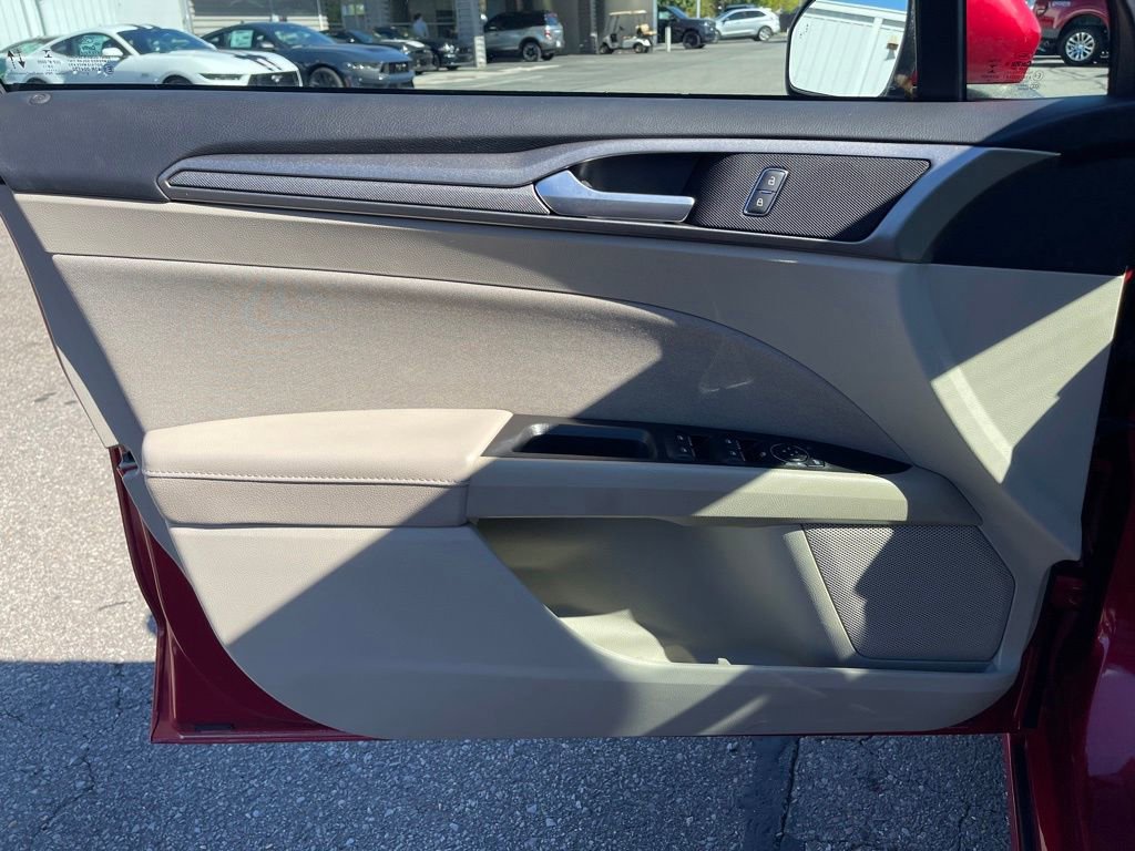 Used 2020 Ford Fusion SE image 14