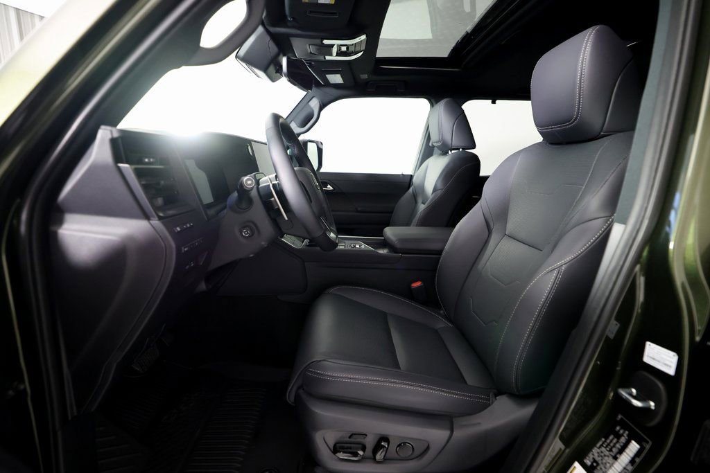 Used 2026 Lexus GX 550 w/ Accessory Package (2T) AWD/4WD image 17