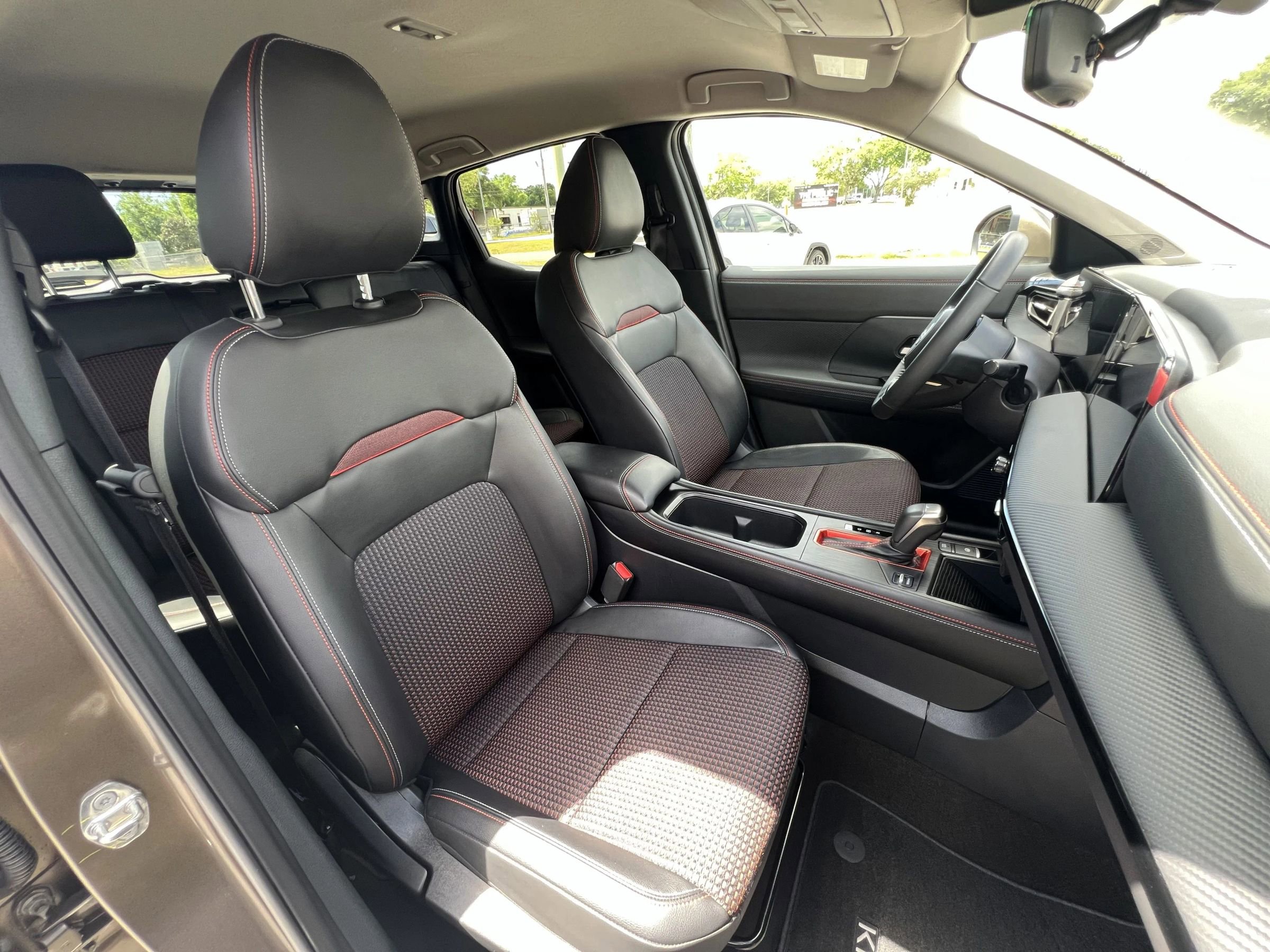 Used 2025 Nissan Kicks SR w/ Illumination Package image 23