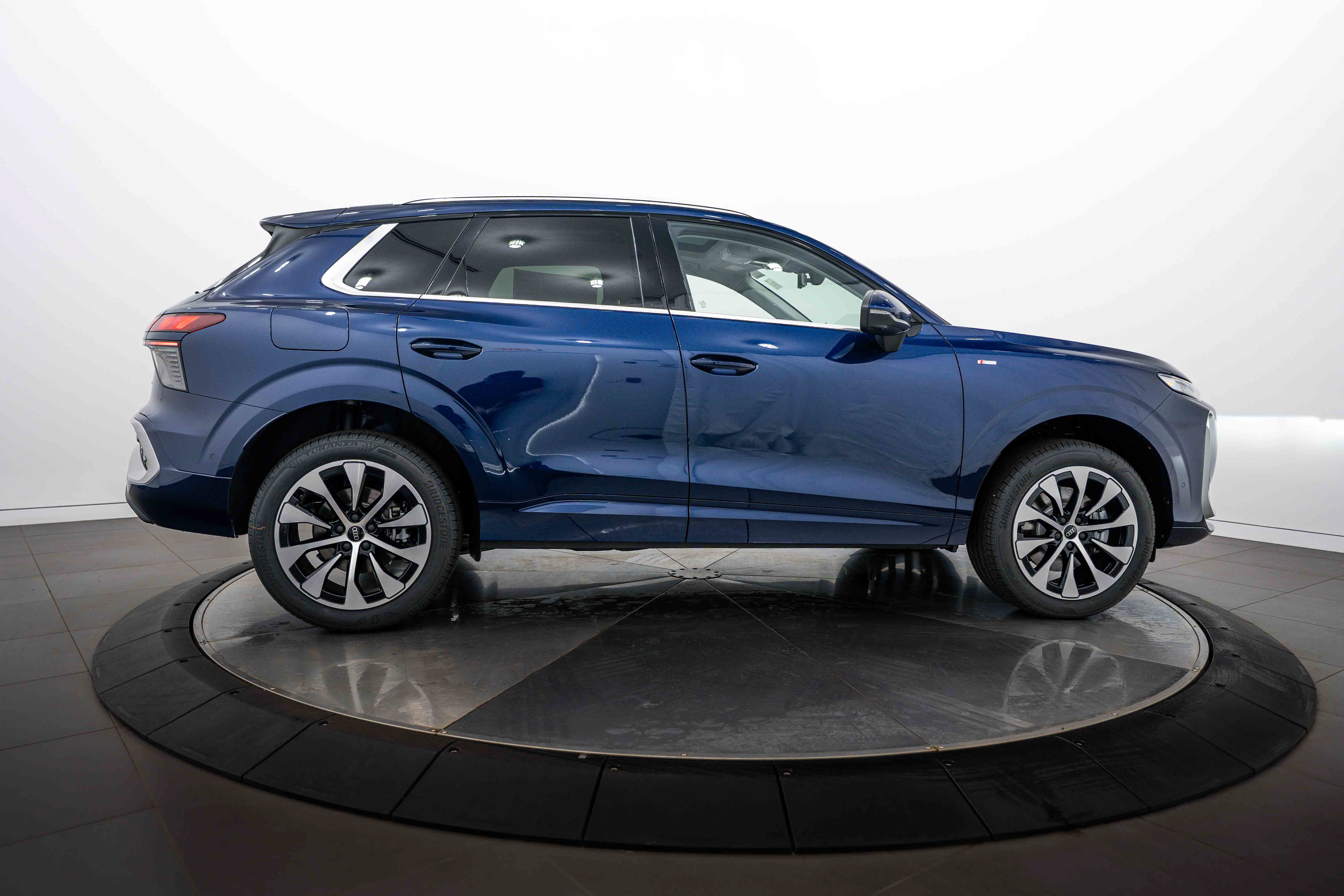 New 2026 Audi Q3 quattro 2.0T AWD/4WD image 3