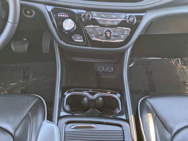 Used 2025 Chrysler Pacifica Limited image 19