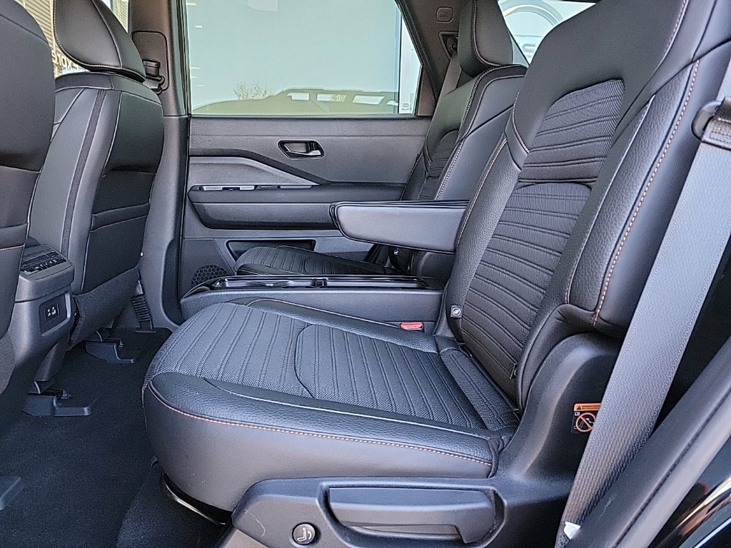 Used 2025 Nissan Pathfinder Rock Creek AWD/4WD image 14