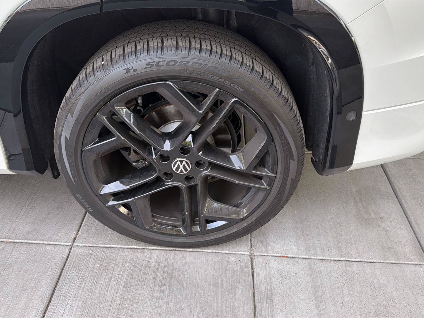 Certified 2026 Volkswagen Tiguan SE R-Line FWD image 12