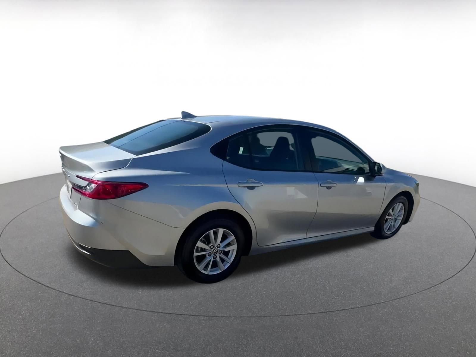 Used 2025 Toyota Camry LE image 14