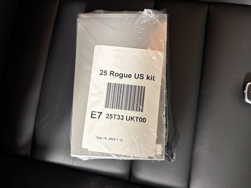 Used 2025 Nissan Rogue SL AWD/4WD image 41