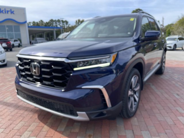 Used 2023 Honda Pilot Touring image 1