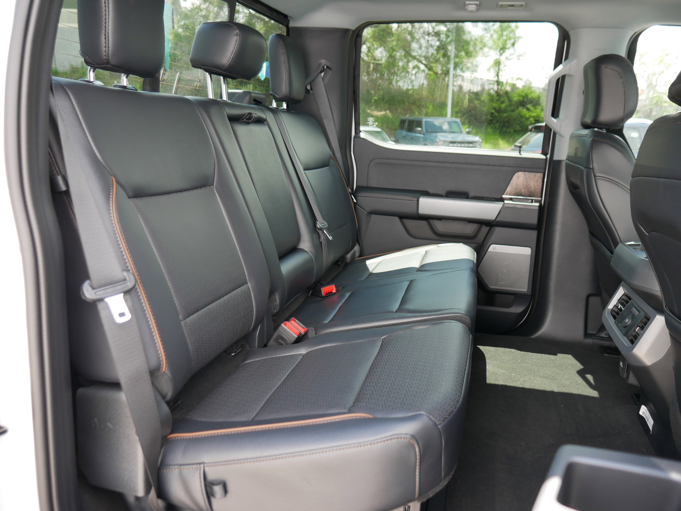 New 2025 Ford F350 Lariat w/ Lariat Ultimate Package image 34