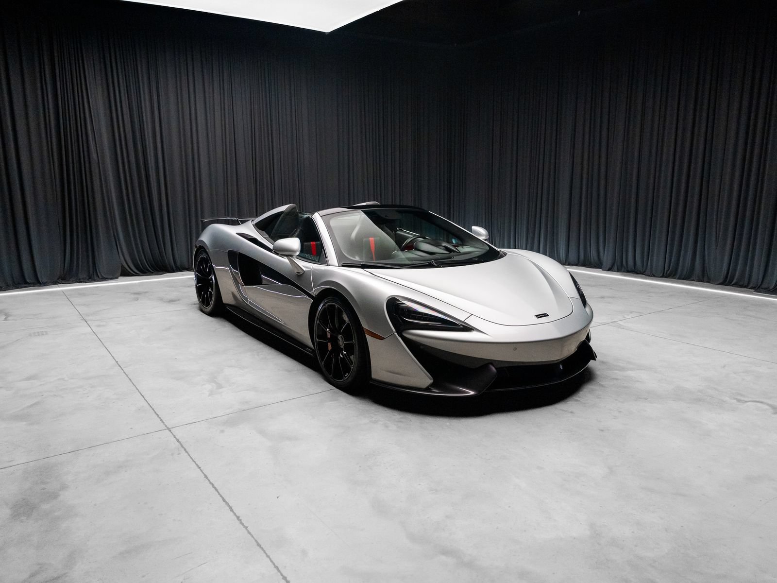 Used 2019 McLaren 570S Spider RWD image 2