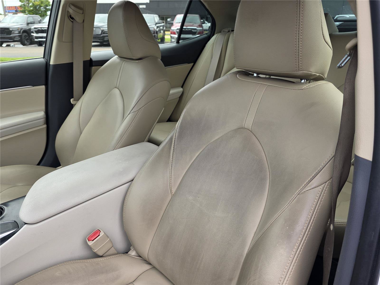 Used 2018 Toyota Camry LE FWD image 24