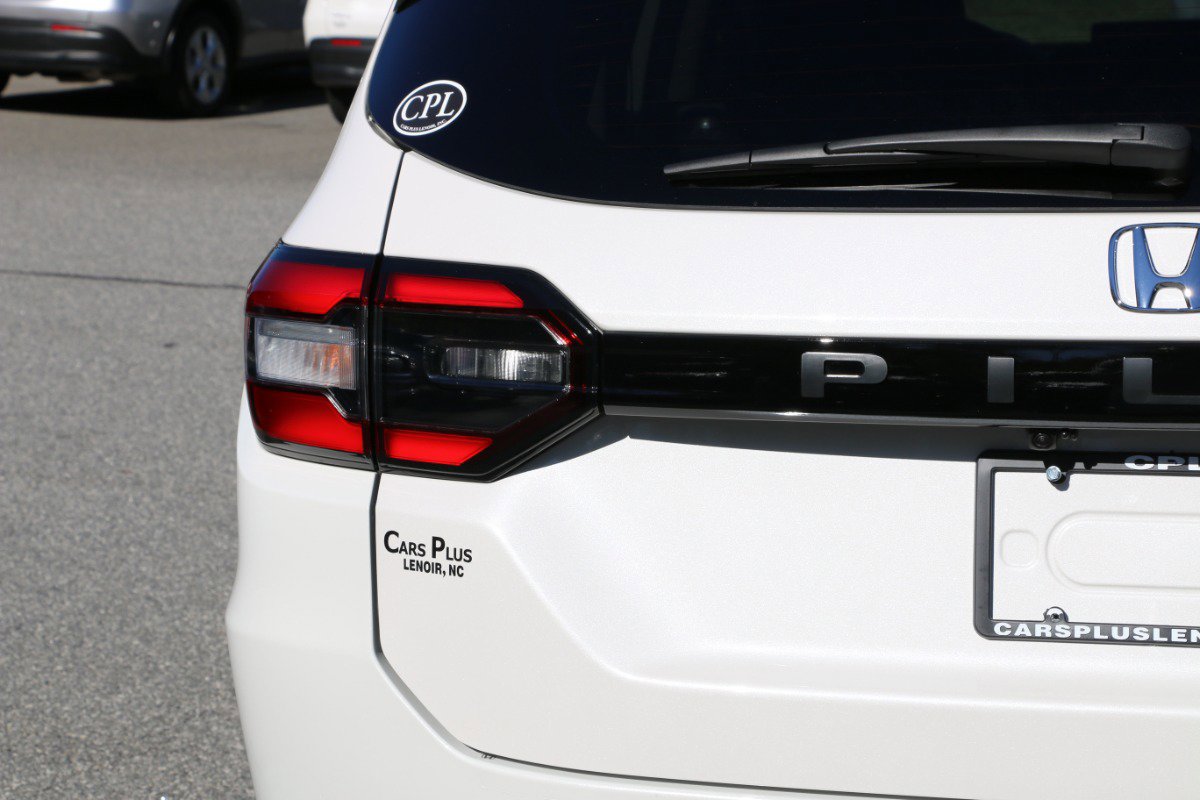 Used 2025 Honda Pilot EX-L image 6
