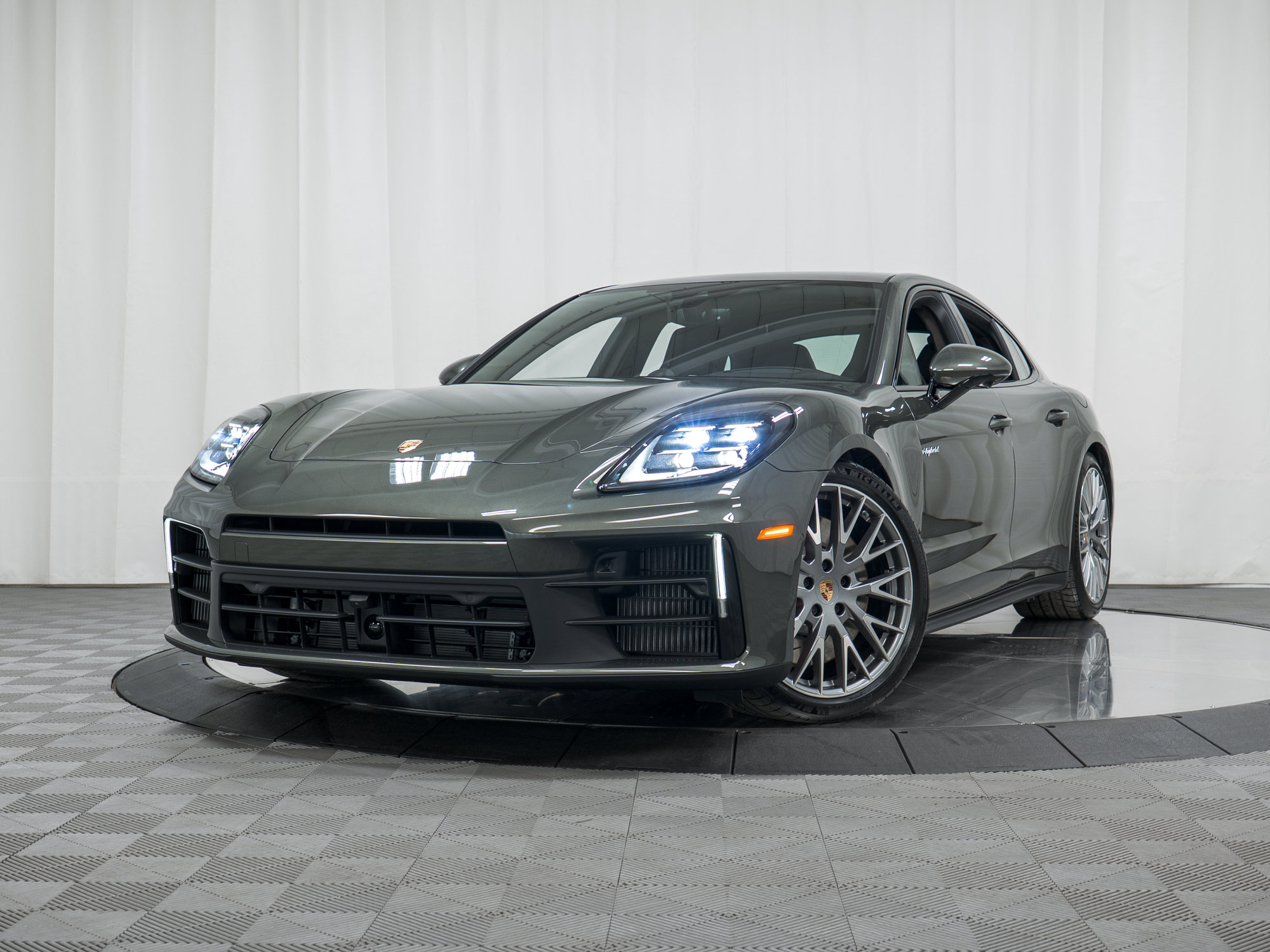 Used 2026 Porsche Panamera 4S AWD/4WD image 29
