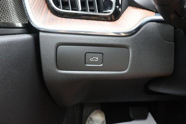 Used 2024 Volvo XC60 B5 Ultimate w/ Protection Package Premier AWD/4WD image 29