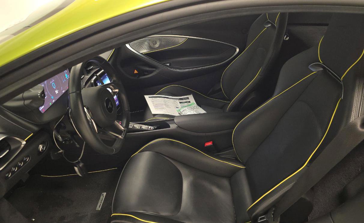 Used 2023 McLaren Artura image 7