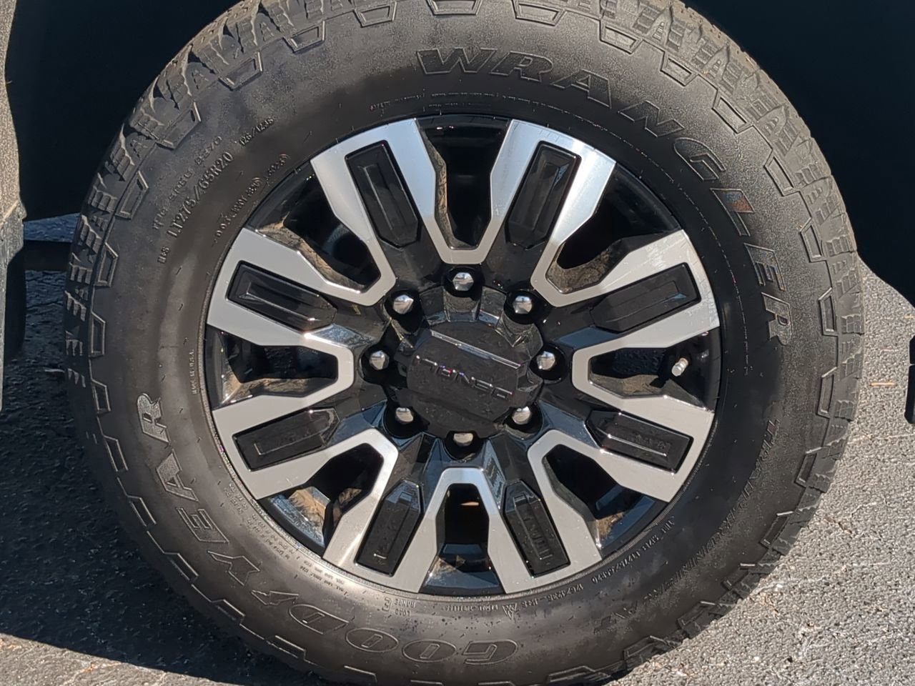 Used 2024 GMC Sierra 3500 Denali Ultimate AWD/4WD image 11