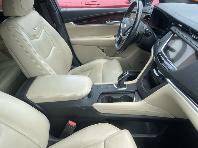 Used 2018 Cadillac XT5 Luxury w/ Driver Awareness Package FWD image 12