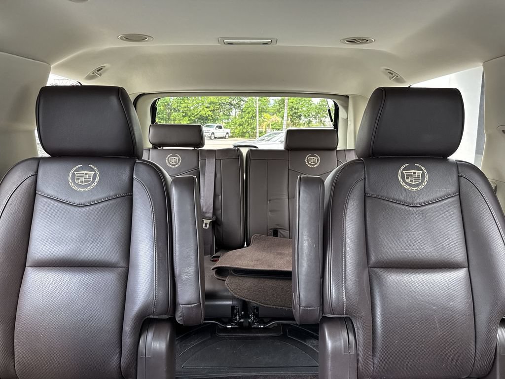Used 2013 Cadillac Escalade Platinum RWD image 18