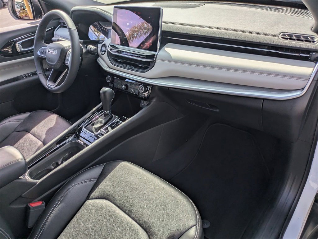 Used 2025 Jeep Compass Limited image 29