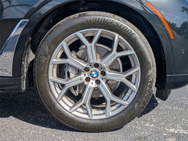 Used 2021 BMW X7 xDrive40i w/ Premium Package image 11