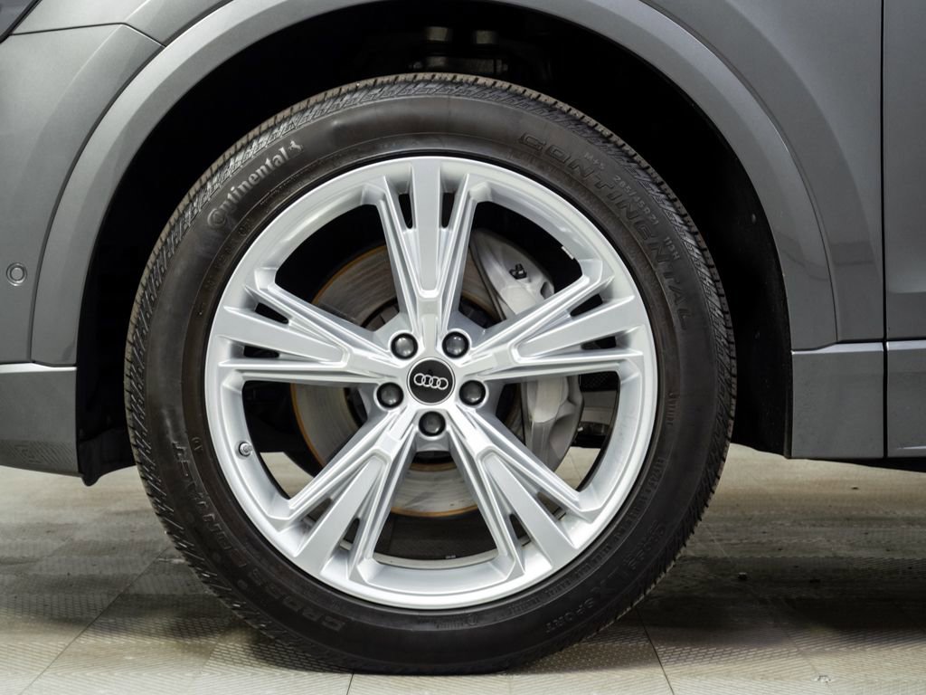 Used 2022 Audi Q8 Premium Plus w/ Premium Plus Package image 38