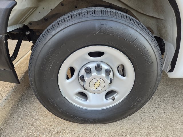 Used 2025 Chevrolet Express 3500 LS RWD image 9