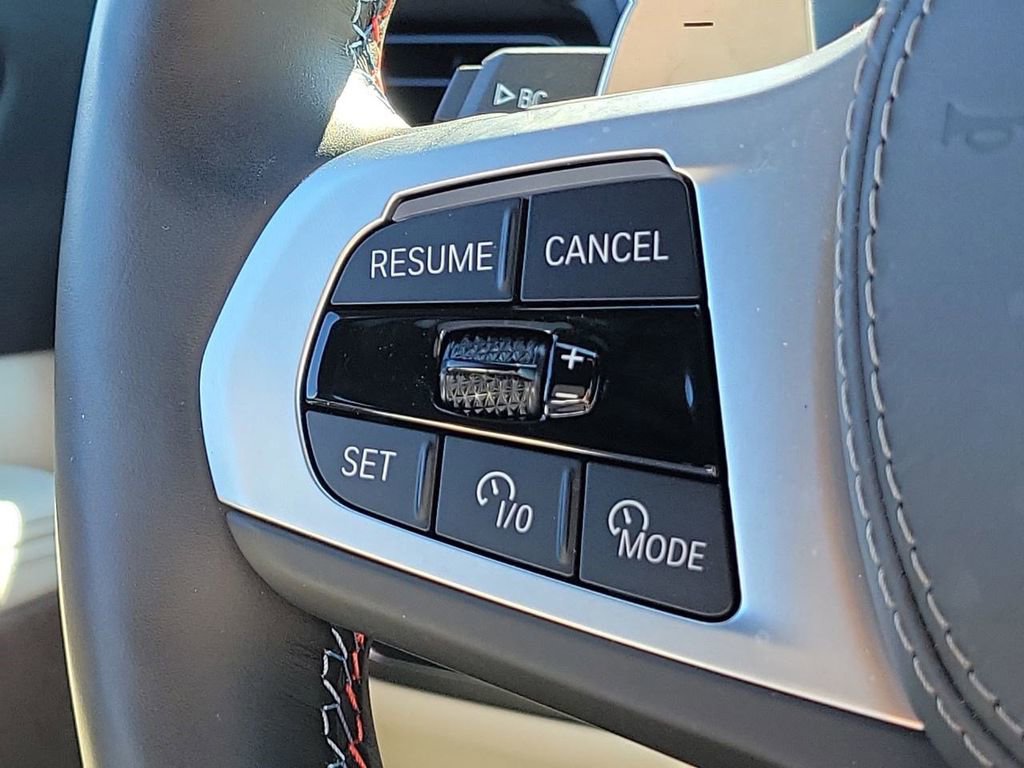 Used 2025 BMW X7 M60i image 33