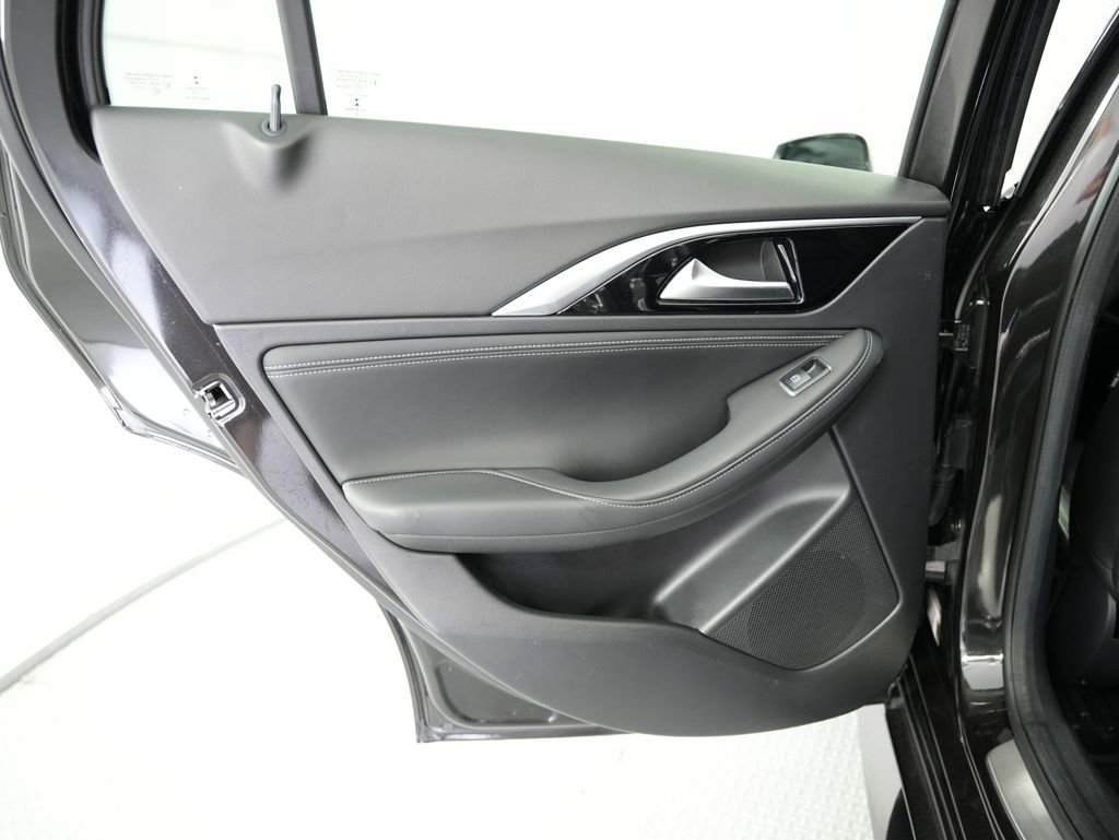 Used 2019 INFINITI QX30 w/ Navigation Package image 31