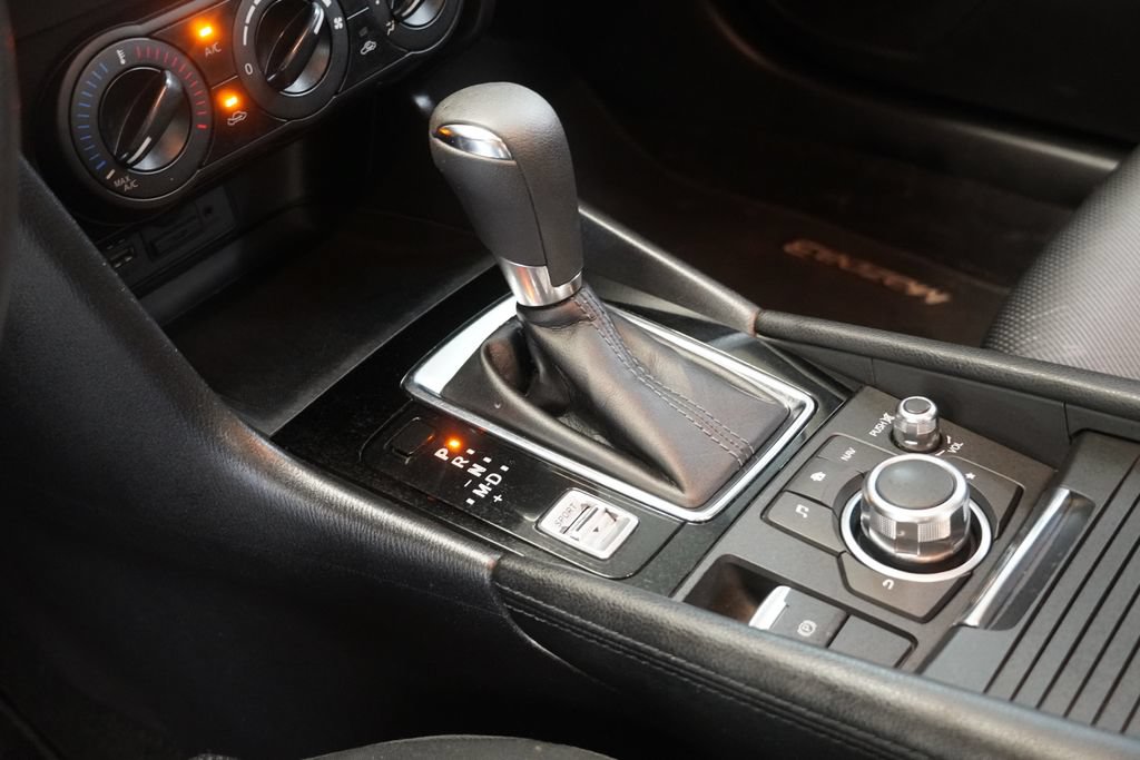 Used 2017 MAZDA MAZDA3 Sport FWD image 21