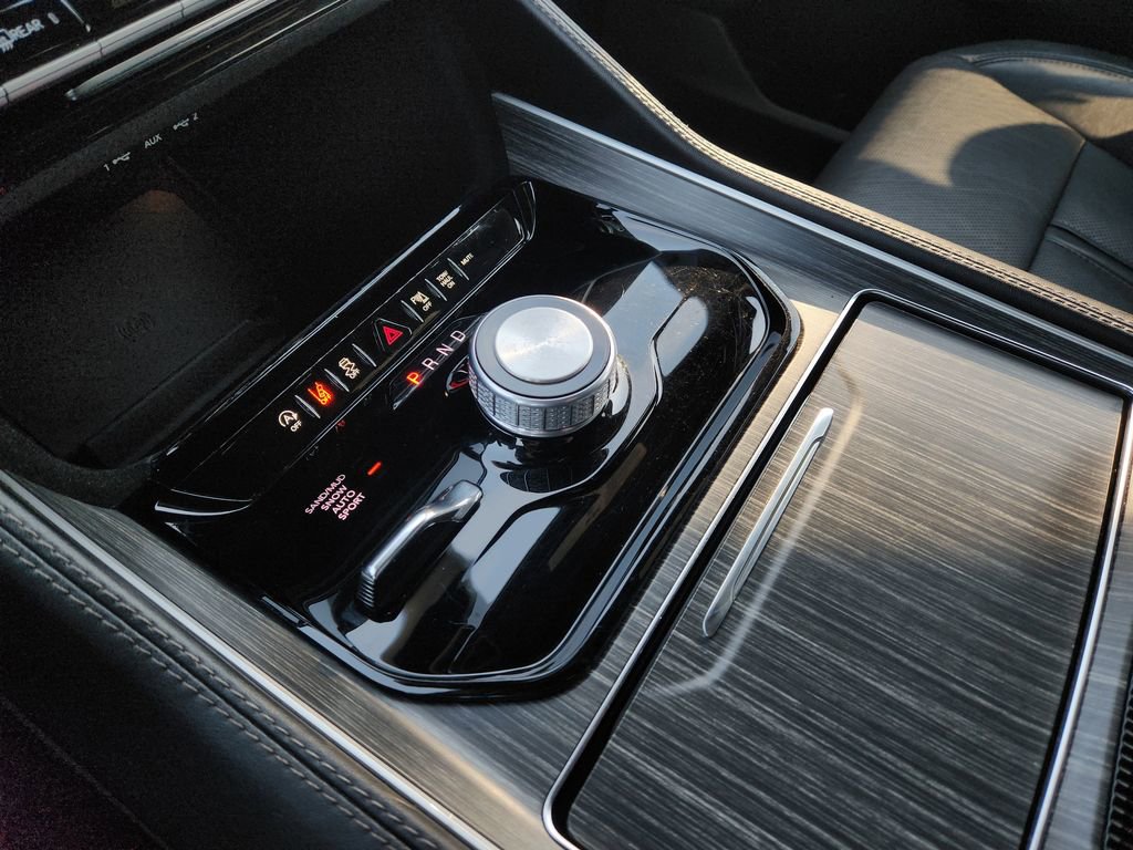 Used 2024 Jeep Wagoneer Series II w/ Flexible Seating Group image 21