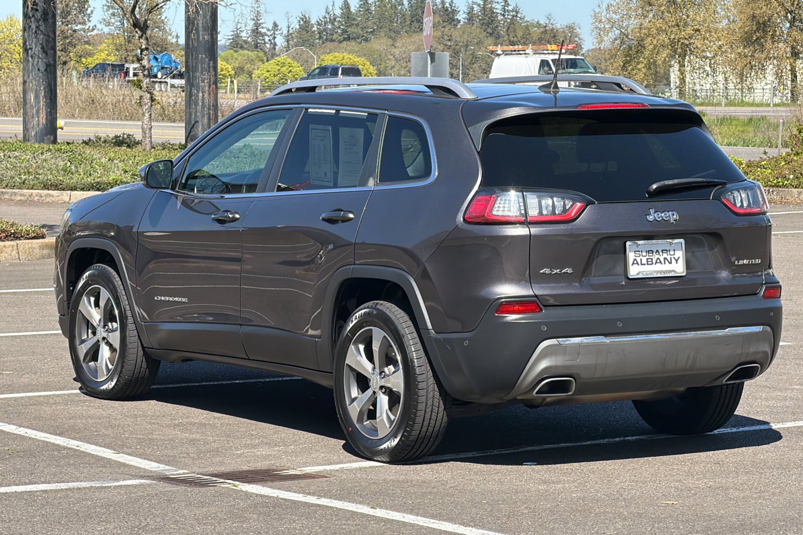 Used 2020 Jeep Cherokee Limited w/ Technology Group AWD/4WD image 6