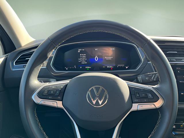 Used 2024 Volkswagen Tiguan SE image 16
