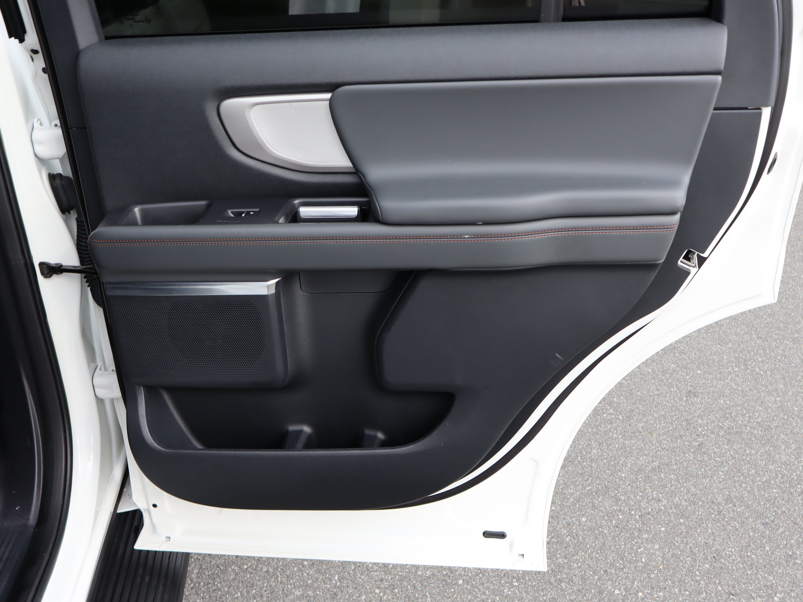 Used 2025 Ford Expedition Active RWD image 37