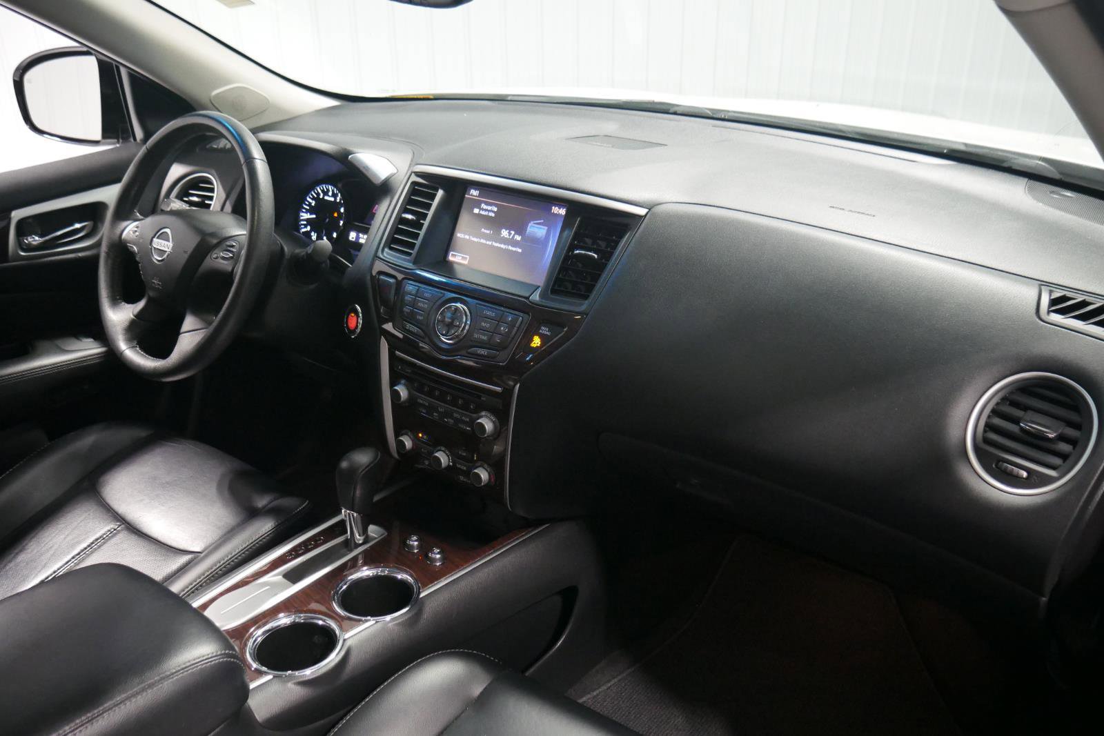 Used 2015 Nissan Pathfinder Platinum w/ Cargo Package image 15