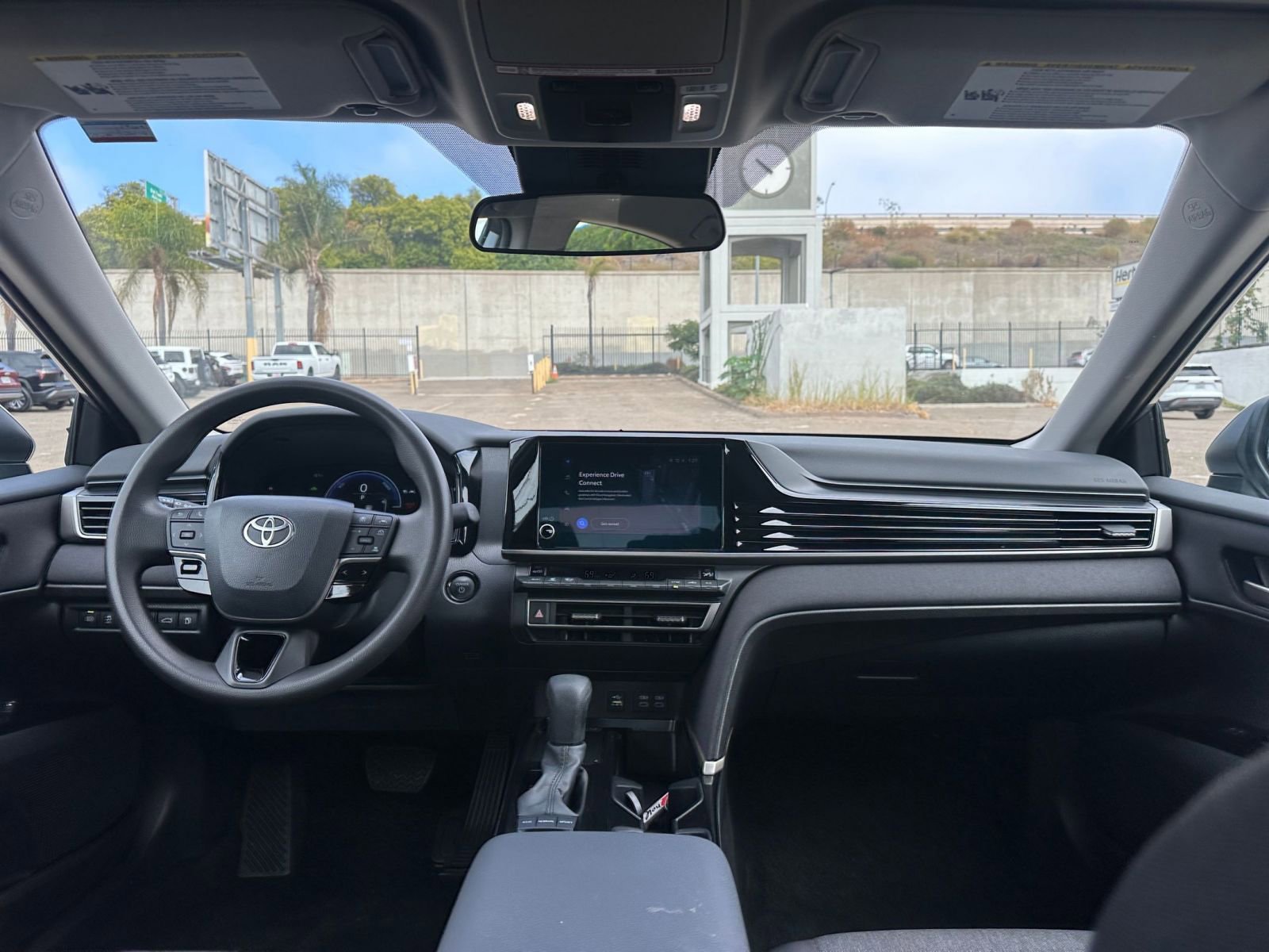 Used 2025 Toyota Camry LE image 32